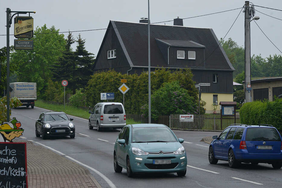 Die Verkehrsmengen auf der Bundesstraße nehmen zu - und an Tempo 50 halten sich auch längst nicht alle.