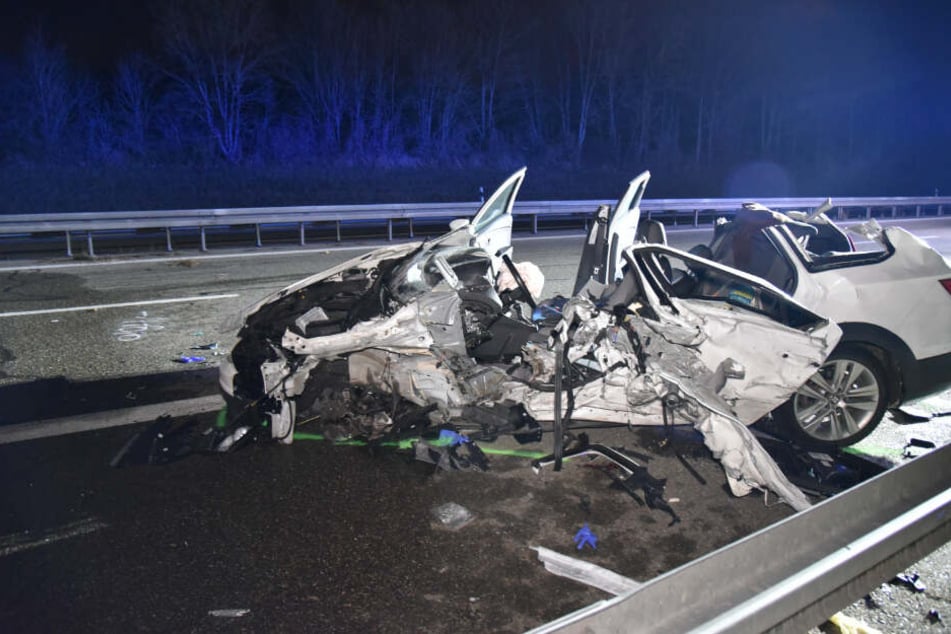 Die Insassen dieses schweizer Wagens wurden schwer beziehungsweise leicht verletzt.