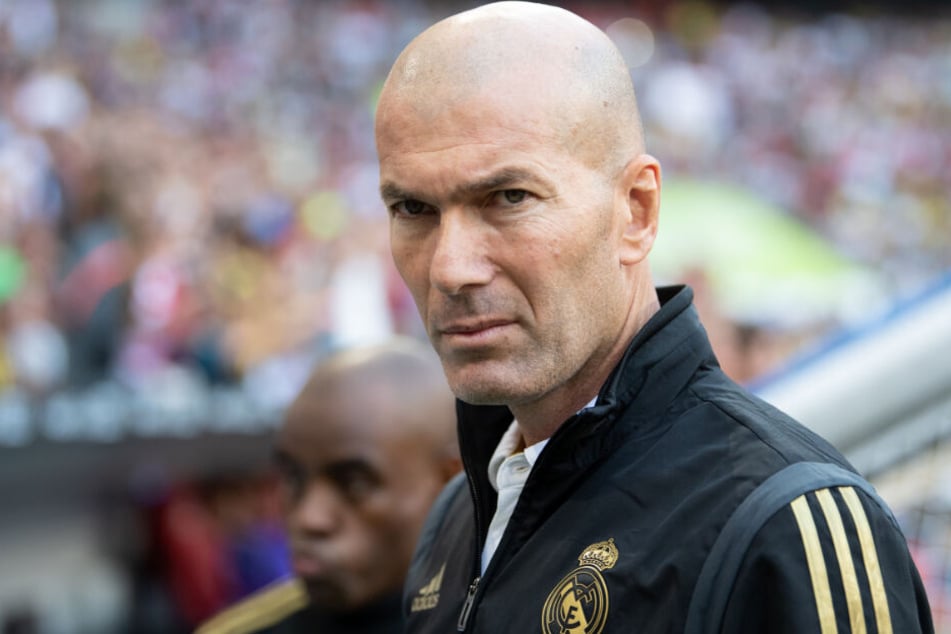 Sitzt selber nicht ganz sattelfest auf der Trainerbank der Königlichen, würde sich über einen Spieler vom Kaliber Jadon Sancho mit Sicherheit aber sehr freuen: Real-Trainer Zinedine Zidane.