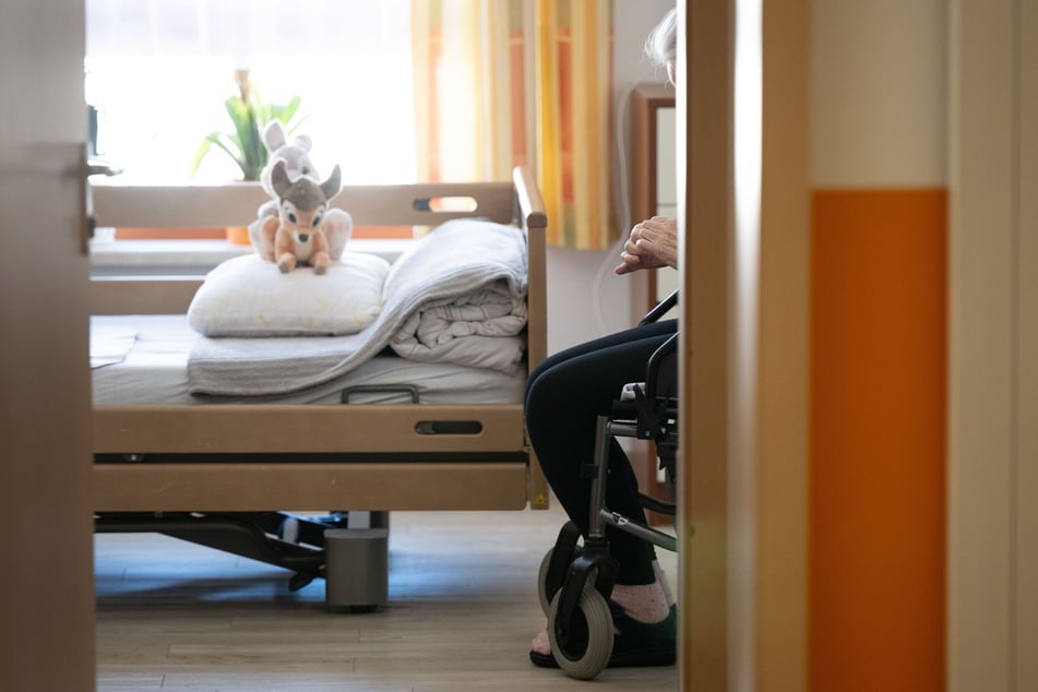 In einem unbelegten Altenheimzimmer schlief der Soldat seinen Rausch aus. (Symbolfoto)