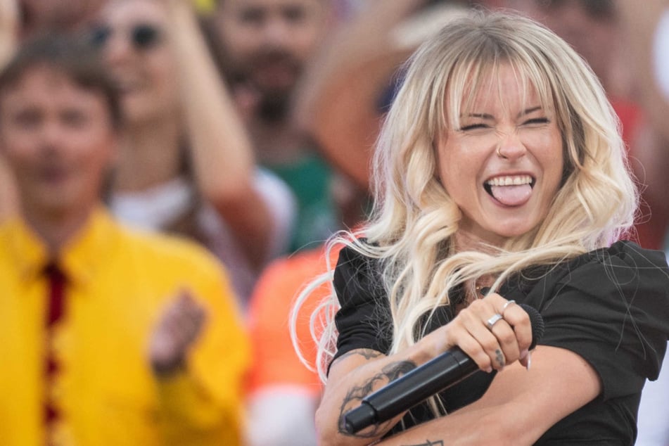 Mia Julia unterbricht Auftritt bei "Glücksgefühle"-Festival: "Keine Party für Nazis bei meiner Show"