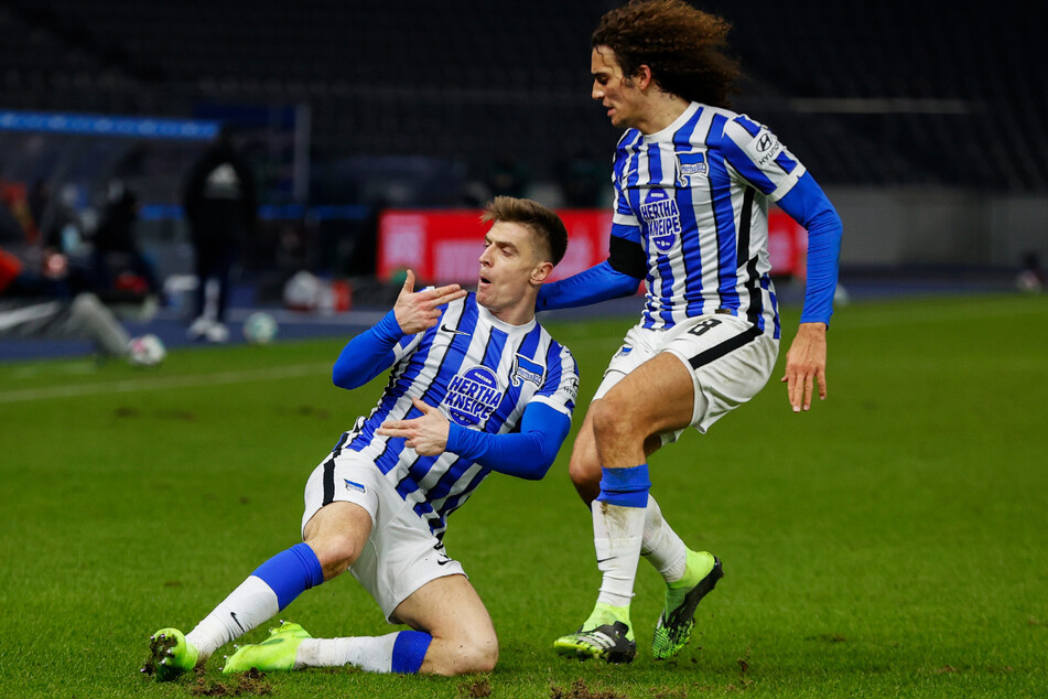 Krzysztof Piatek (l) entschied mit einem Doppelpack das Hinspiel. Matteo Guendouzi bejubelt mit dem Polen das zwischenzeitliche 2:1.