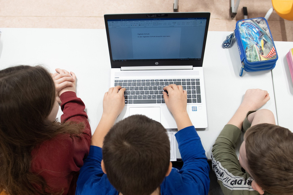 Aufgrund der aktuellen Corona-Situation hat der Bund bereits weitere Programme ergänzt, etwa zur Anschaffung von Leihlaptops.