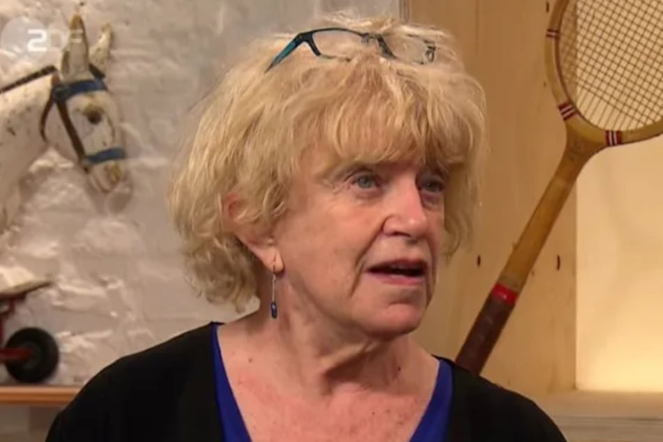 Gabriele Spindler (77) aus Birkenhördt möchte ein üppiges Schmuckstück bei "Bares für Rares" verkaufen.