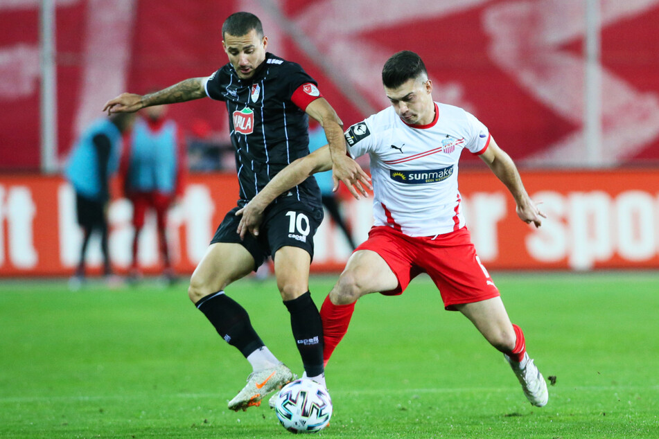 Sercan Sararer (31, l.) glänzte in der abgelaufenen Saison bei Türkgücü München vor allem unter dem aktuellen Dynamo-Coach Alexander Schmidt (52).