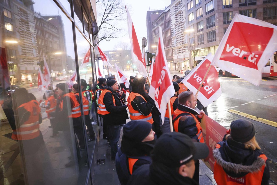 Hamburg: Verdi ruft zu Warnstreik im öffentlichen Dienst auf