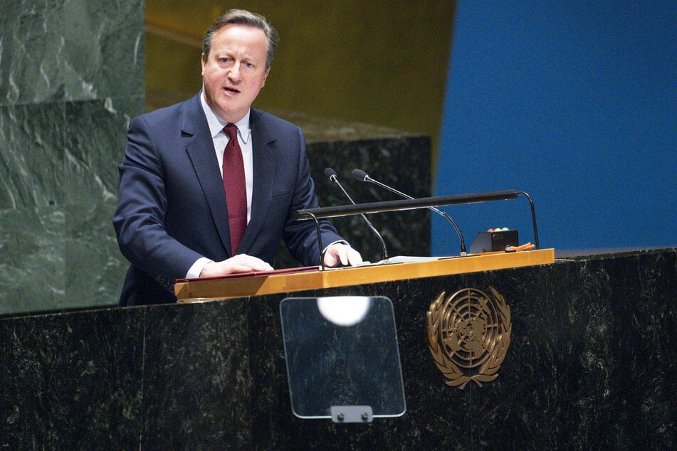 Der britische Außenminister David Cameron (57) warnte in New York vor Putins Politik.