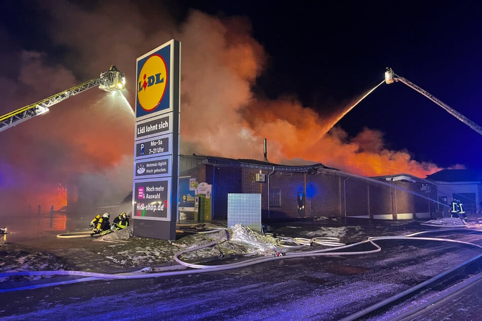 Das Feuer zerstörte einen Lidl-Markt in Aurich.