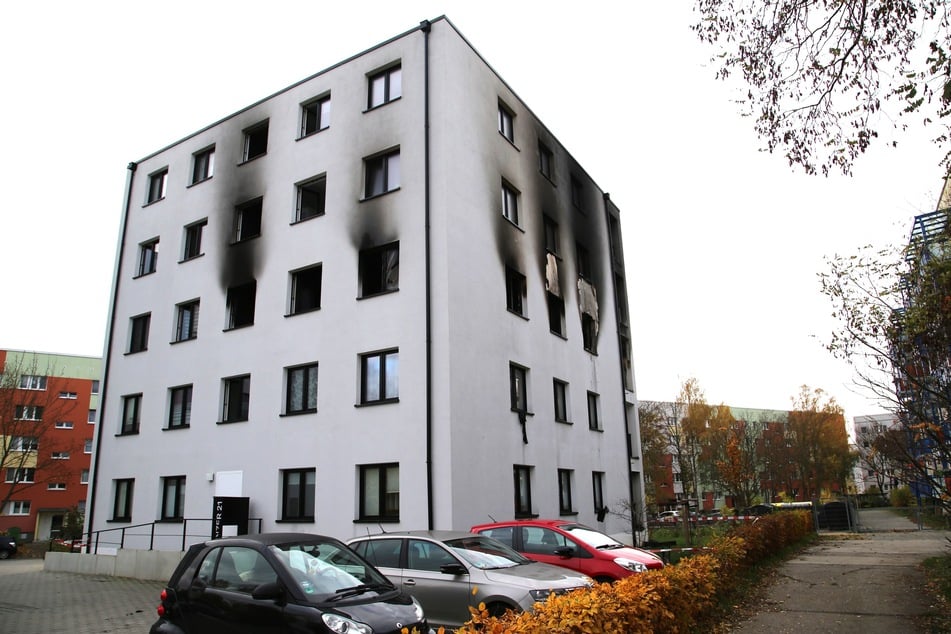 Offenbar brach das Feuer im zweiten Stock des Hauses aus.