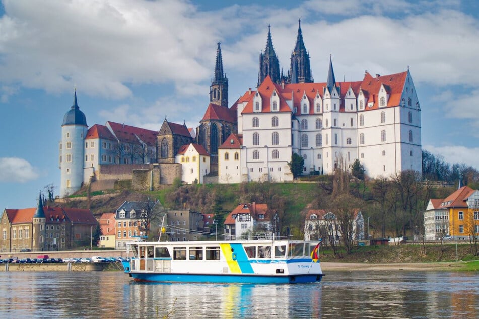 Die "Bosel" verließ die Meißner Flotte vorerst, um rund 80 Kilometer weiter elbaufwärts auszuhelfen.