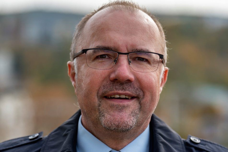 Oberbürgermeister Steffen Zehner (52, CDU) lädt Anni-Frid Reuss (76) in "ihre" Grafschaft ein.