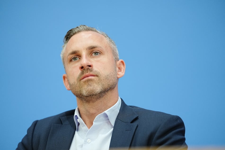 AfD‑Spitzenkandidat Ulrich Siegmund (35) wurde beim Tangermünder Burgfest beleidigt.