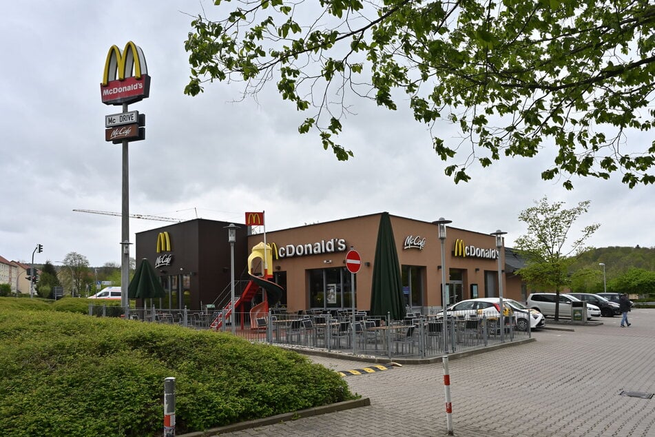 Im McDonald's am Auer Erzgebirgsstadion begann die Flucht einer 25-Jährigen.