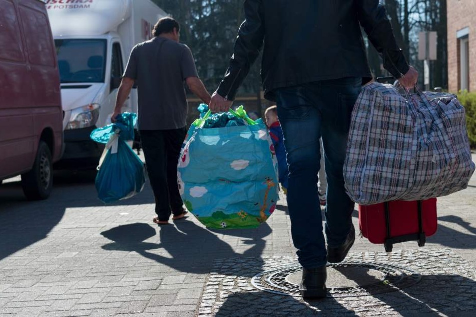 Der Berliner Senat geht davon aus, das auch in den kommenden Monaten monatlich etwa 800 Flüchtlinge nach Berlin kommen (Symbolbild).