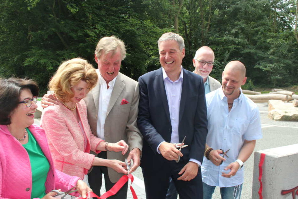 Maria Unger, Dr. Martina Schwartz-Gehring, Werner Gehring, Henning Schulz, Bildungsdezernent Joachim Martensmeier und Pit Mosner (v.l.n.r)