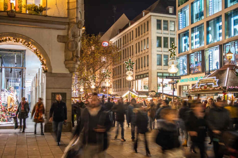 Gegenüber dem Vorjahr kamen deutlich mehr Besucher am ersten Adventssamstag. (Foto zeigt Münchens Innenstadt)