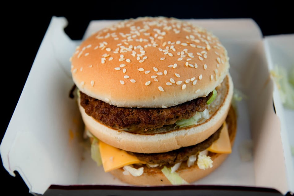 Dieser Hamburger kostet 4,29 Euro. Genau 28 Minuten muss ein Beschäftigter im Schnellrestaurant arbeiten, um sich diesen Burger selbst zu leisten.
