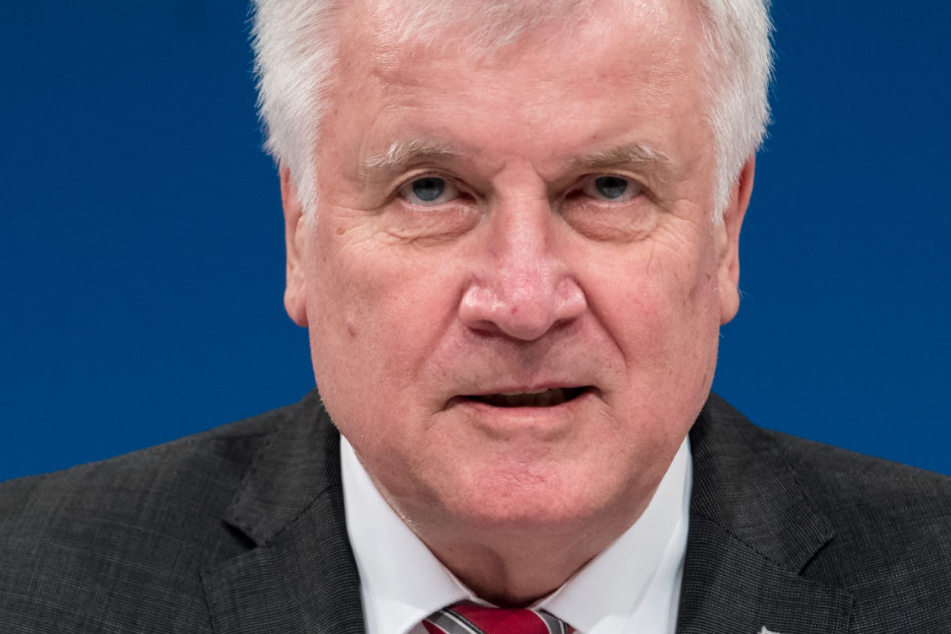 Streit gab es dabei bis zuletzt um den von der SPD geforderten Spurwechsel für abgelehnte, aber gut integrierte Asylbewerber. CSU verfolgte ein anderes Ziel.