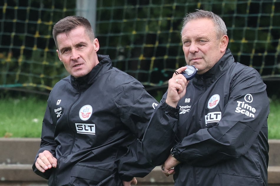 Breitenreiter hat mit Timo Struckmeier (46, l.) einen Co-Trainer mitgebracht, den er aus seiner Heimat Hannover kennt.