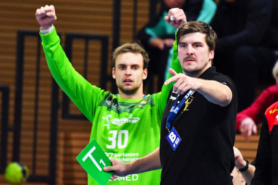 HCE-Coach Rico Göde (r.) hat viele Einzelgespräche geführt. (Archivbild)