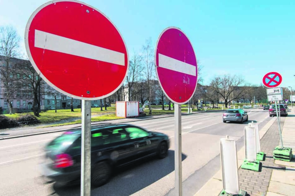 Hier droht ab Montag Stau: Auf der Augustusburger Straße wird landwärts gebaut, eine Fahrtrichtung fällt weg.
