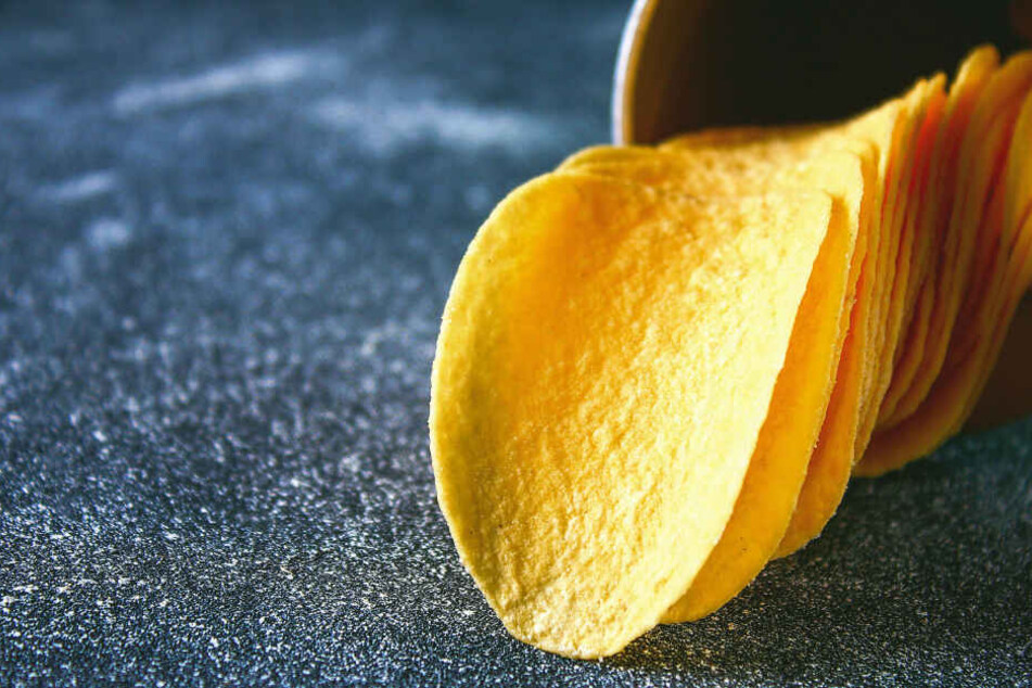 Stapelchips sind bei den Verbrauchern beliebt. Bei der "Mogelpackung" der Lorenz Lorenz Bahlsen Snack-World GmbH & Co KG greift man vermutlich in Zukunft weniger gern zu.