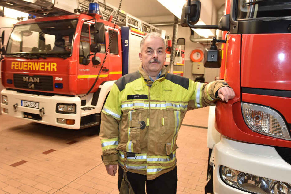 Karsten Hieke (57) ist seit 42 Jahren bei der Feuerwehr. Er organisiert den Festumzug zum 125-jährigen Jubiläum der Kameraden in Niedersedlitz.