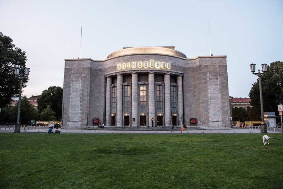 Die Volksbühne am Rosa-Luxemburg-Platz.
