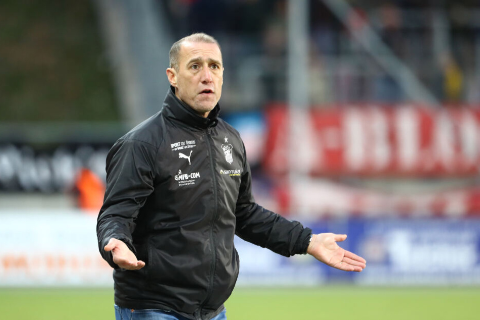 Joe Enochs hebt die Hände - was seine Männer teilweise ablieferten, konnte er nicht verstehen.