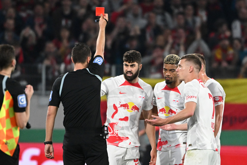 Josko Gvardiol (21, M.) bei seiner Roten Karte am Dienstag beim SC Freiburg.