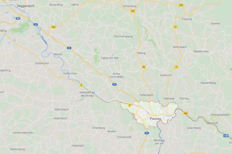 In Passau muss sich ein junger Mann nach einem schrecklichen Angriff vor Gericht verantworten.