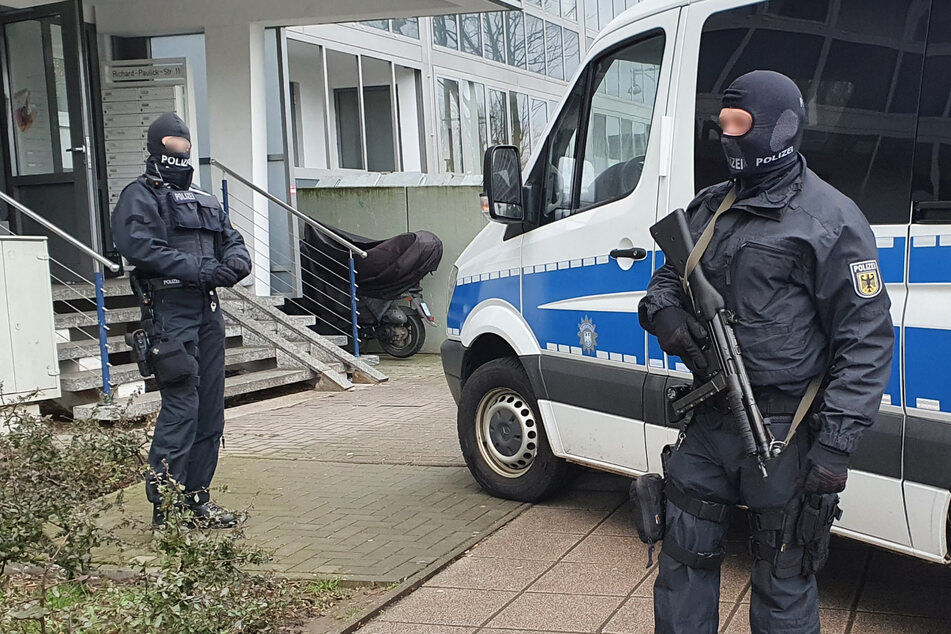 Razzia in Halle: Bundespolizei und Europol durchsuchen mehrere Objekte