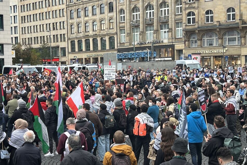 Eine umstrittene pro-palästinensische Demonstration in Frankfurt am Main darf am heutigen Montag stattfinden. Dies hatte der Hessische Verwaltungsgerichtshof abschließend entschieden.