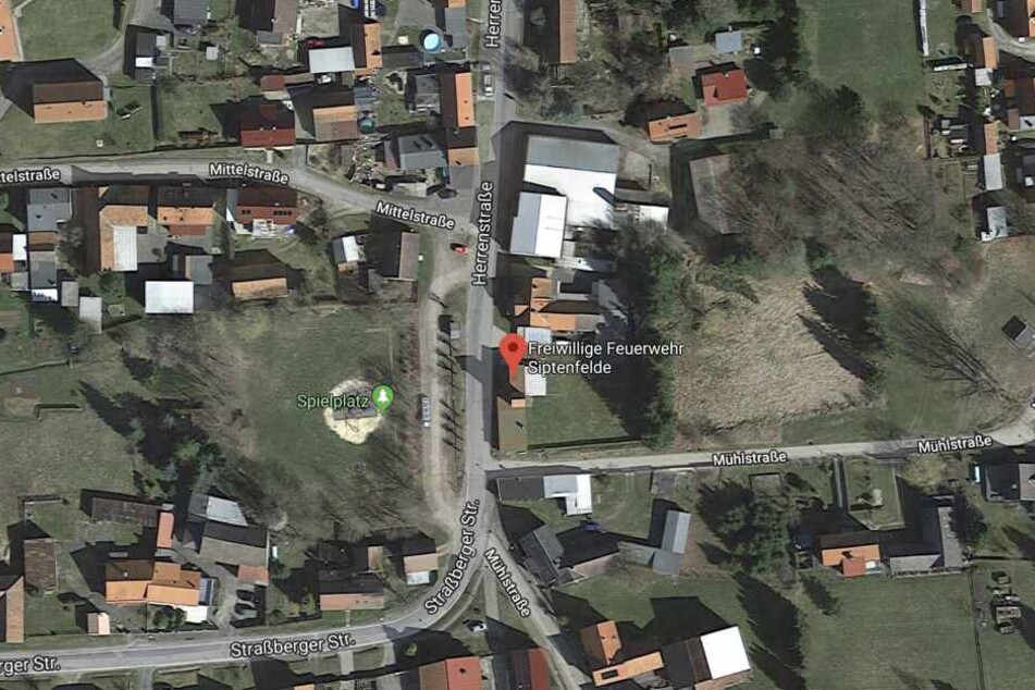 Der Privatwagen wurde vorm Feuerwehrdepot in der Herrenstraße in Siptenfelde (Harz) gestohlen.