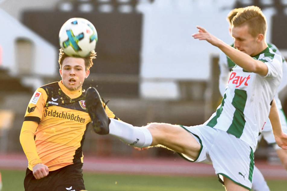 Youngster Vasil Kusej (l., gegen Gerald Postma) kam eine Viertelstunde vor Schluss in die Partie.