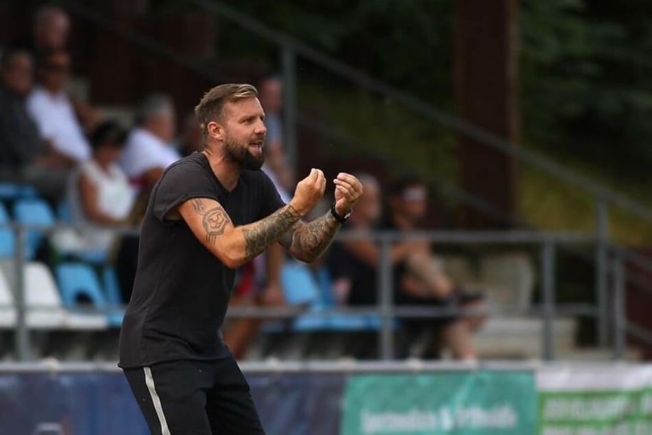 Heiner Backhaus (37) wird den FC International Leipzig am Saisonende verlassen. Auf dem rechten Oberarm hat er sich das Vereinswappen, einen Löwenkopf, tätowieren lassen.