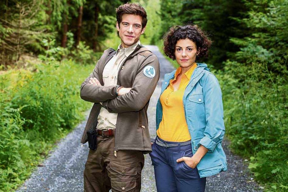 Philipp Danne (33) und Liza Tzschirner (30) wollen als Ranger und Biologin im ersten Teil der TV-Reihe einen Wanderwolf in der Sächsischen Schweiz ansiedeln.