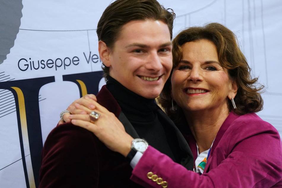 Claudia Obert und ihr Freund Max Suhr (27) sind seit Sommer 2022 ein Paar. Die beiden scheuen sich nicht, ihre Beziehung mit der Öffentlichkeit zu teilen.