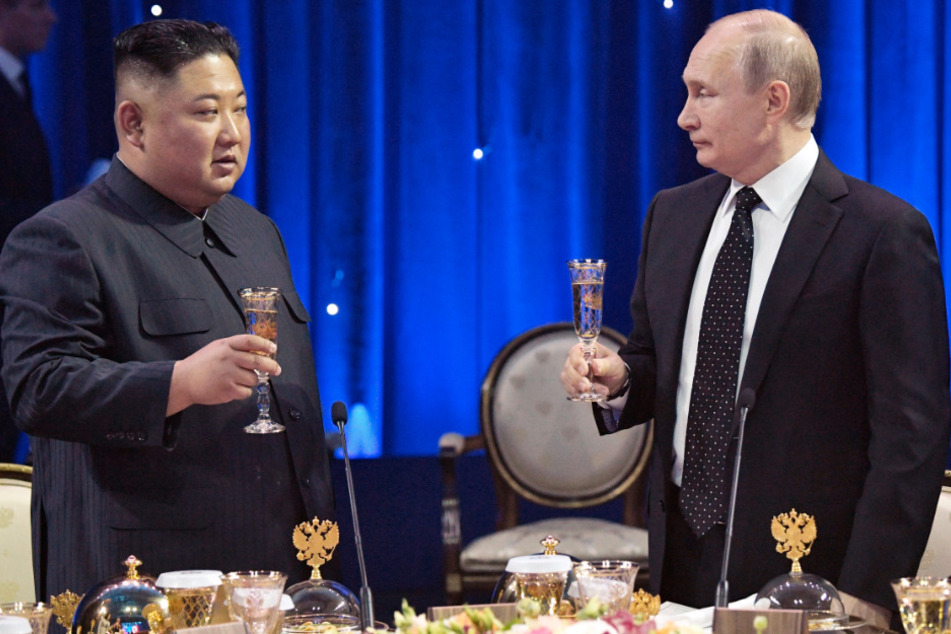 Als Dank: Putin ehrt Kim Jong Un mit Medaille!