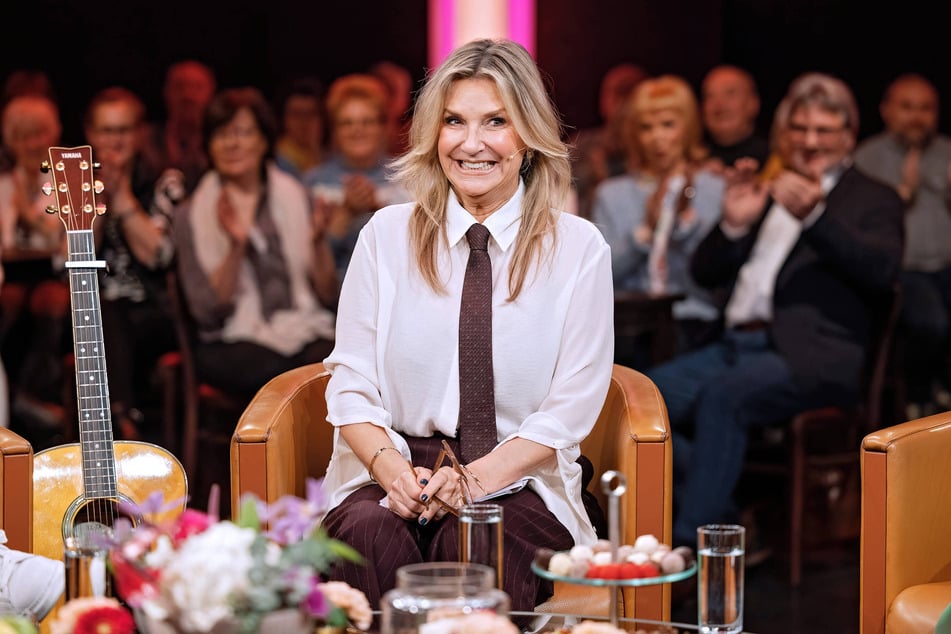 Er plauderte mit Kim Fisher (56) über ein ganz bestimmtes Buch und hatte damit ihre volle Aufmerksamkeit. (Archivbild)