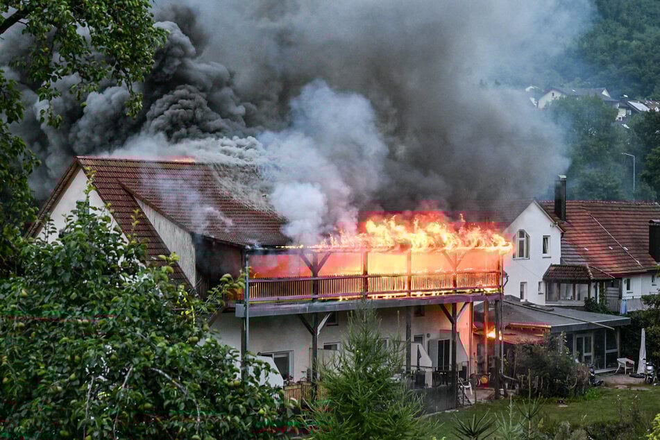 52 Einsatzkräfte der Feuerwehr kämpften am Mittwochabend gegen die Flammen.