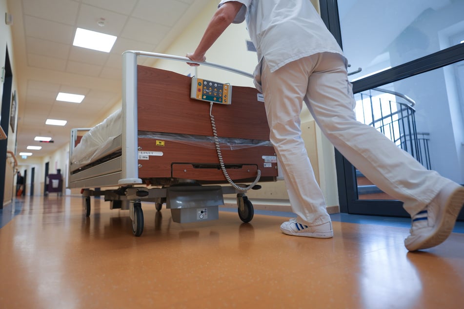 Für Beschäftigte in Kliniken hat die Krankenhausreform viele Nachteile mit sich gebracht.