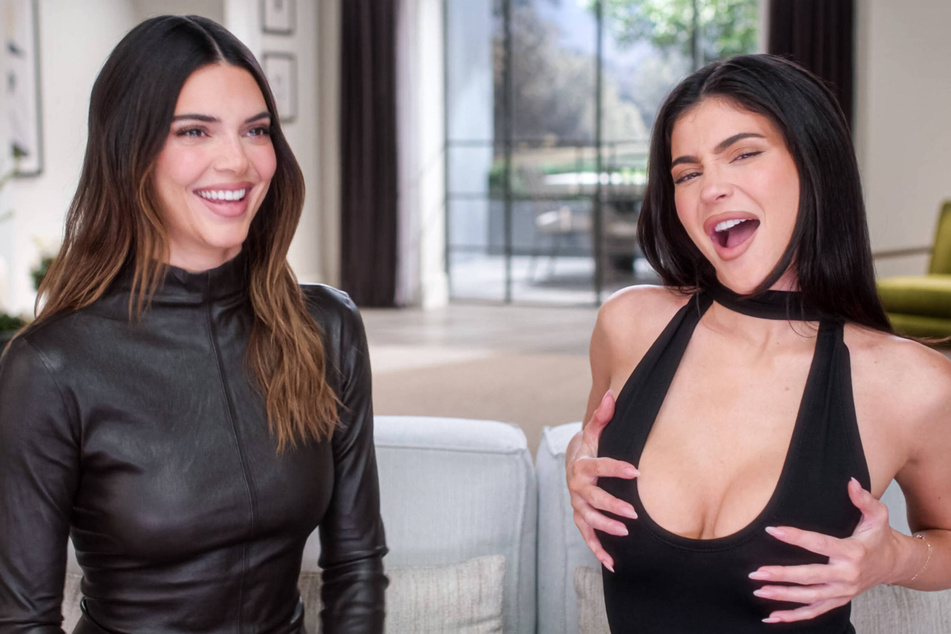 Kendall Jenner aptly reminded Kylie (r.) that she's getting up there in age while celebrating the mogul's birthday.