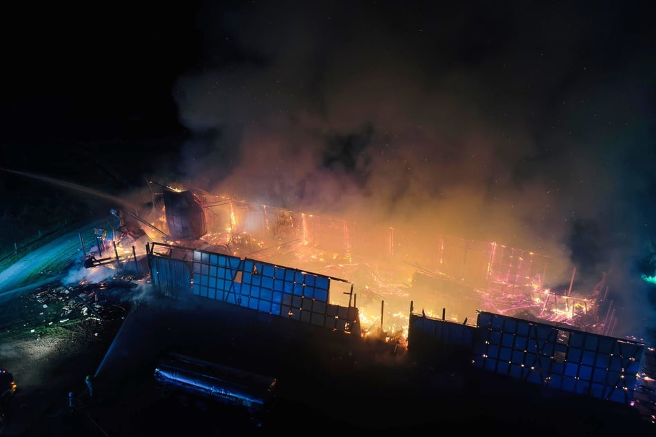 Das Feuer richtete einen Millionenschweren Schaden an.