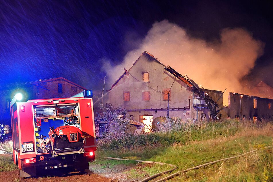 Feuerwehreinsatz in der Nacht zu Montag in Frankenberg: Hier stand erneut eine Scheune in Flammen.