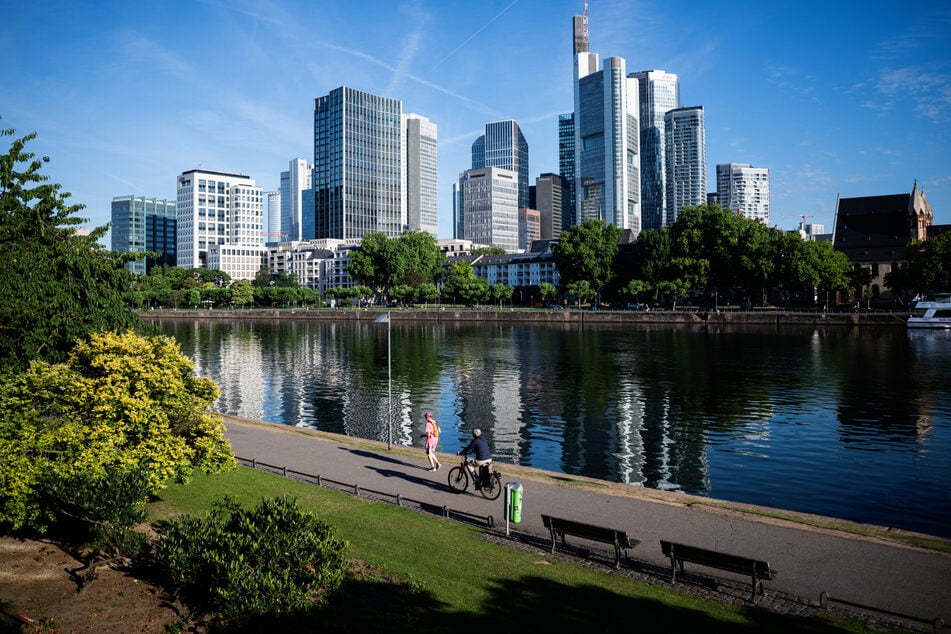 Nach den Gewittern erwartet die Menschen in Frankfurt und ganz Hessen angenehmes Sommerwetter.