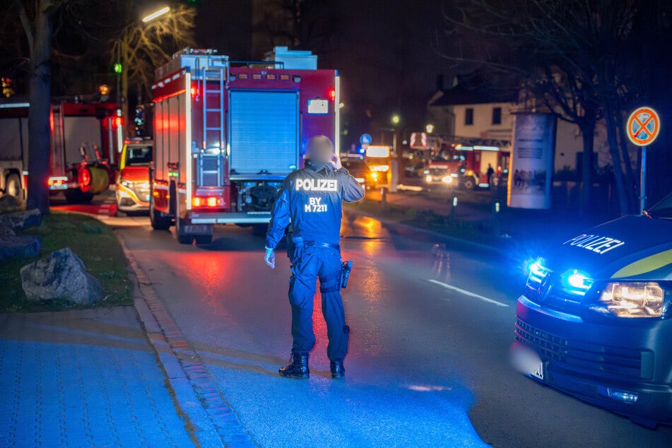 Ein Großaufgebot von Polizei und Feuerwehr rückte nach Ismaning aus.