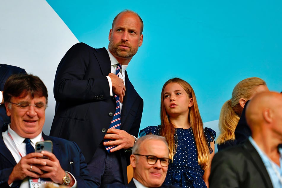 Prinz William nahm seine Tochter Charlotte im vergangenen Jahr zu einem Spiel der Frauenfußball-EM mit.