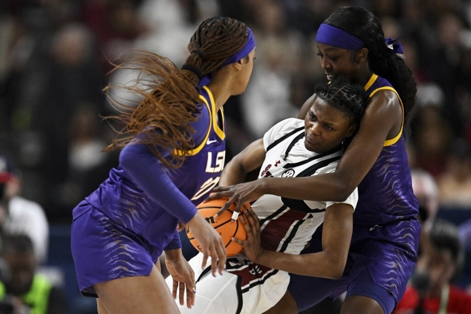 Flau'Jae Johnson (r.) and South Carolina's Milaysia Fulwiley (c.) got tangled up during the SEC championship, leading to an on-court scuffle.