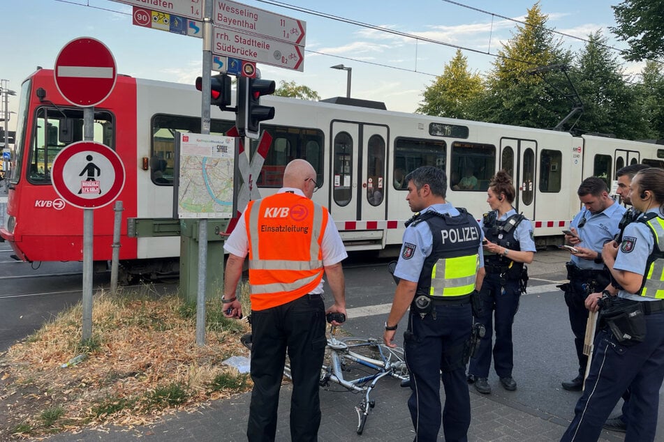 Schwerer Unfall in Kölner Südstadt: Radler von Stadtbahn erfasst